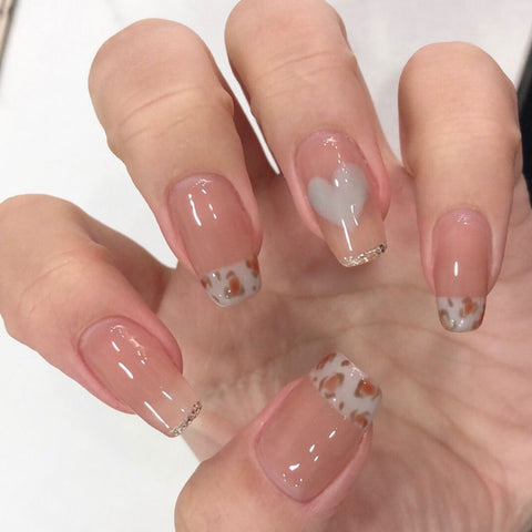 Middle length false nails with heart pattern Inpluser