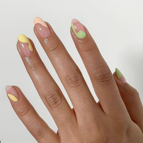Middle length false nails with heart pattern Inpluser