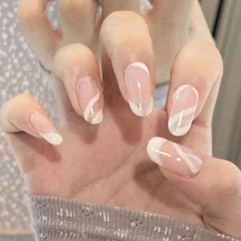 Middle length false nails with heart pattern Inpluser