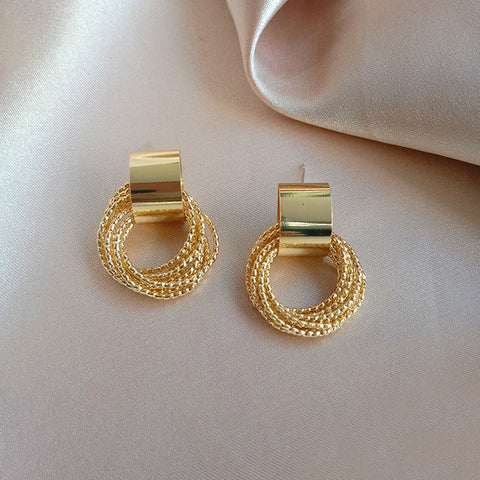 New Simple Celebrity Style Gold Pearl Stud Earrings For Woman